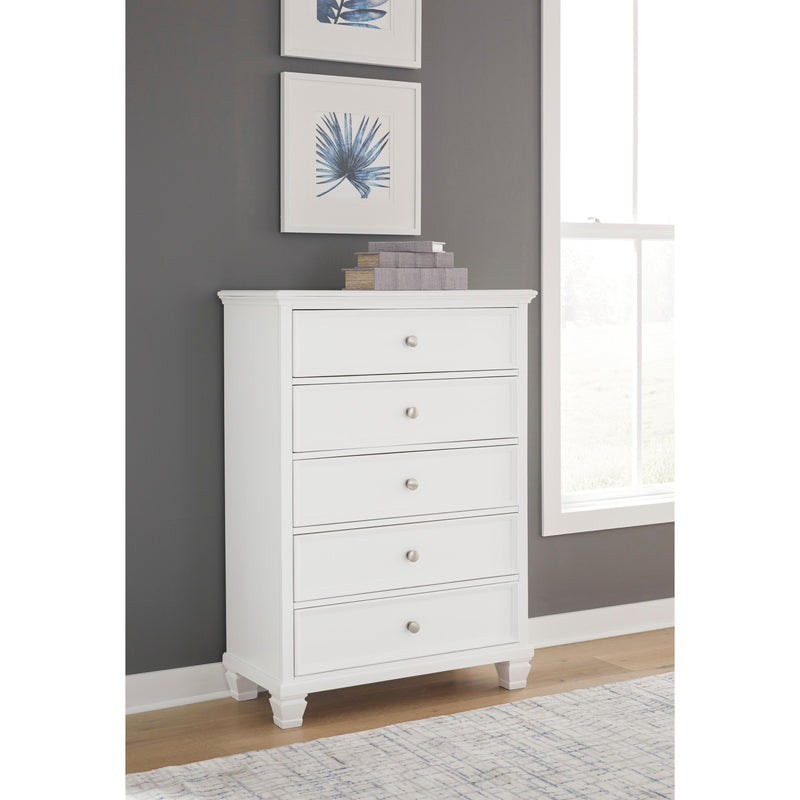Signature Design by Ashley Fortman 5-Drawer Chest B680-46 IMAGE 5